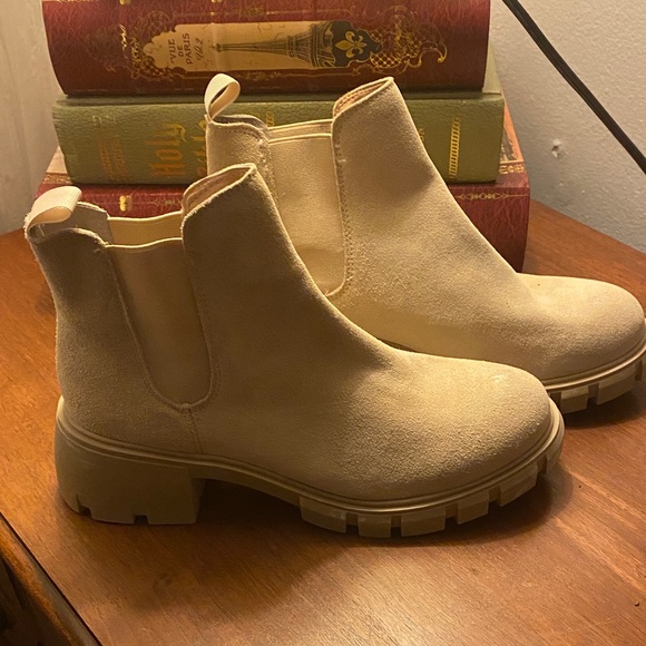 Steve Madden Tan Ankle Booties - Picture 1 of 6